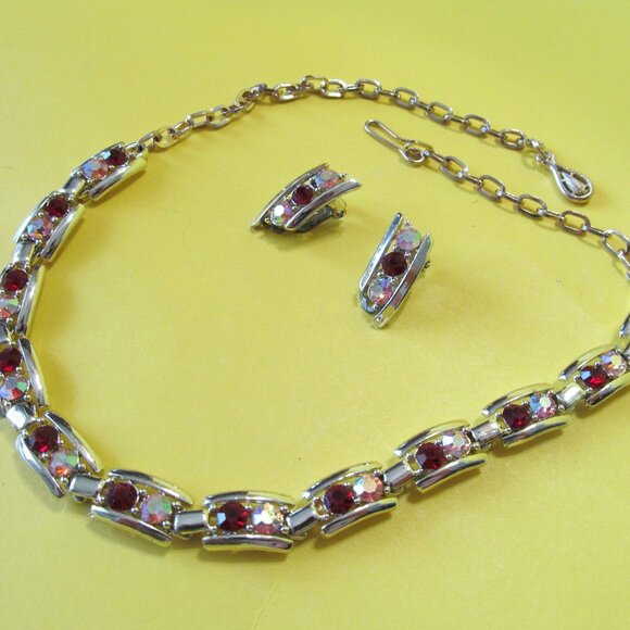 Vintage necklace and clip ons set Sparkly demi parure - Picture 2 of 6